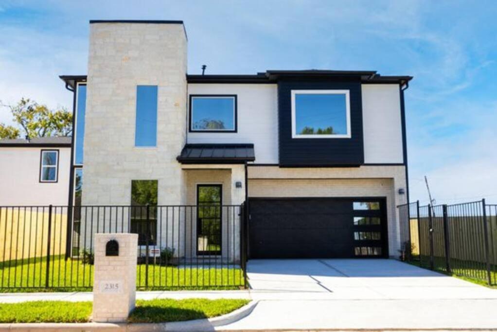 Cute Cozy House Close To Major Sporting Events And Restaurants ヒューストン エクステリア 写真