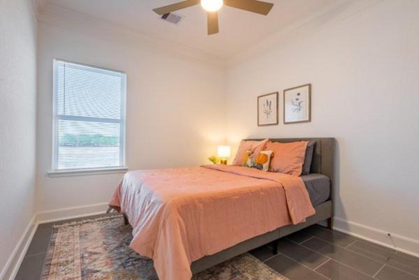 Cute Cozy House Close To Major Sporting Events And Restaurants ヒューストン エクステリア 写真