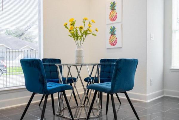 Cute Cozy House Close To Major Sporting Events And Restaurants ヒューストン エクステリア 写真